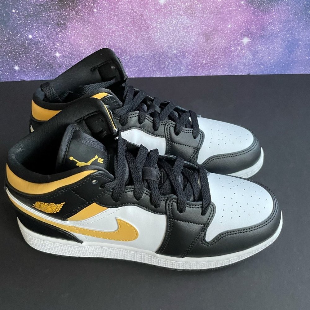 Size 6.5GS - Air Jordan 1 Mid Pollen MPN 554725-177